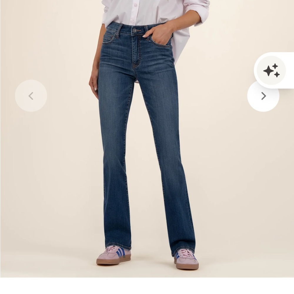 Kut from the Kloth Natalie High Rise Bootcut Short size 8.